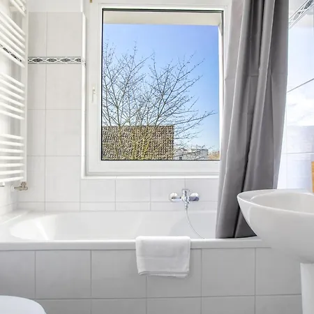 Modern~5*location~home Office~netflix~free Parking *